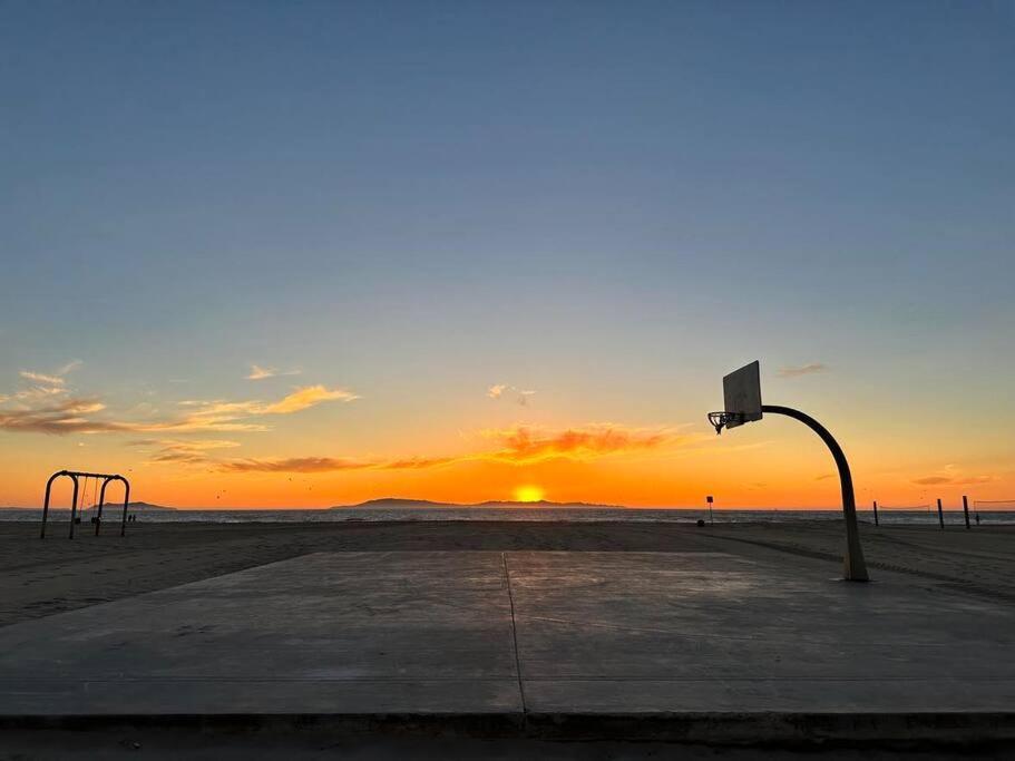 Gateway To Oxnard Beach 外观 照片